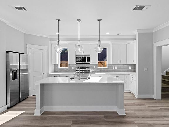 3rd image of 503 Baywood Ct
