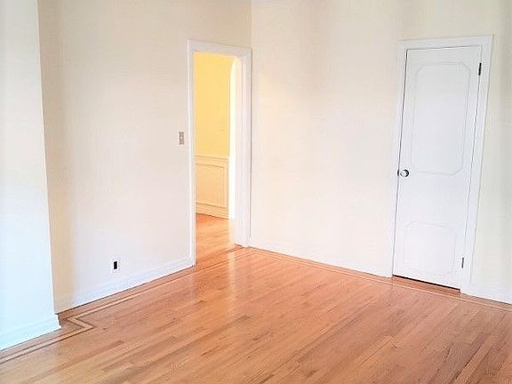 4th image of 31-60 31st St #3R