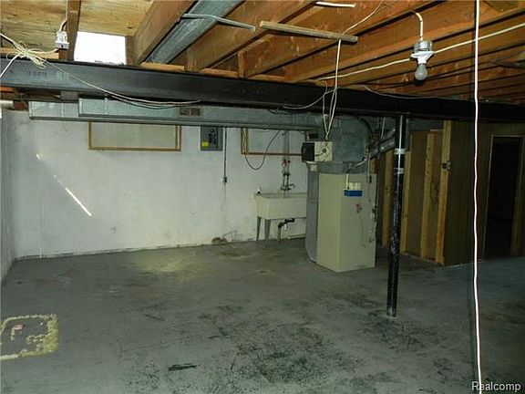 5th image of 34918 Julie Dr