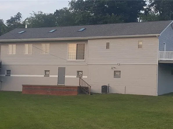 5 Country Ln, West Newton, PA 15089