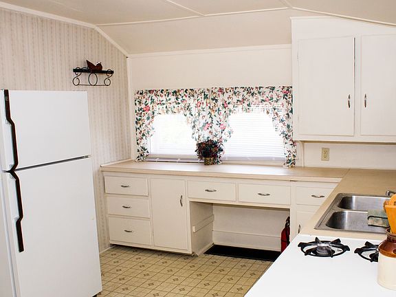 Back House - Kitchen