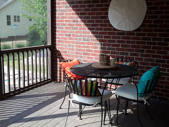 Screened porch-composite 