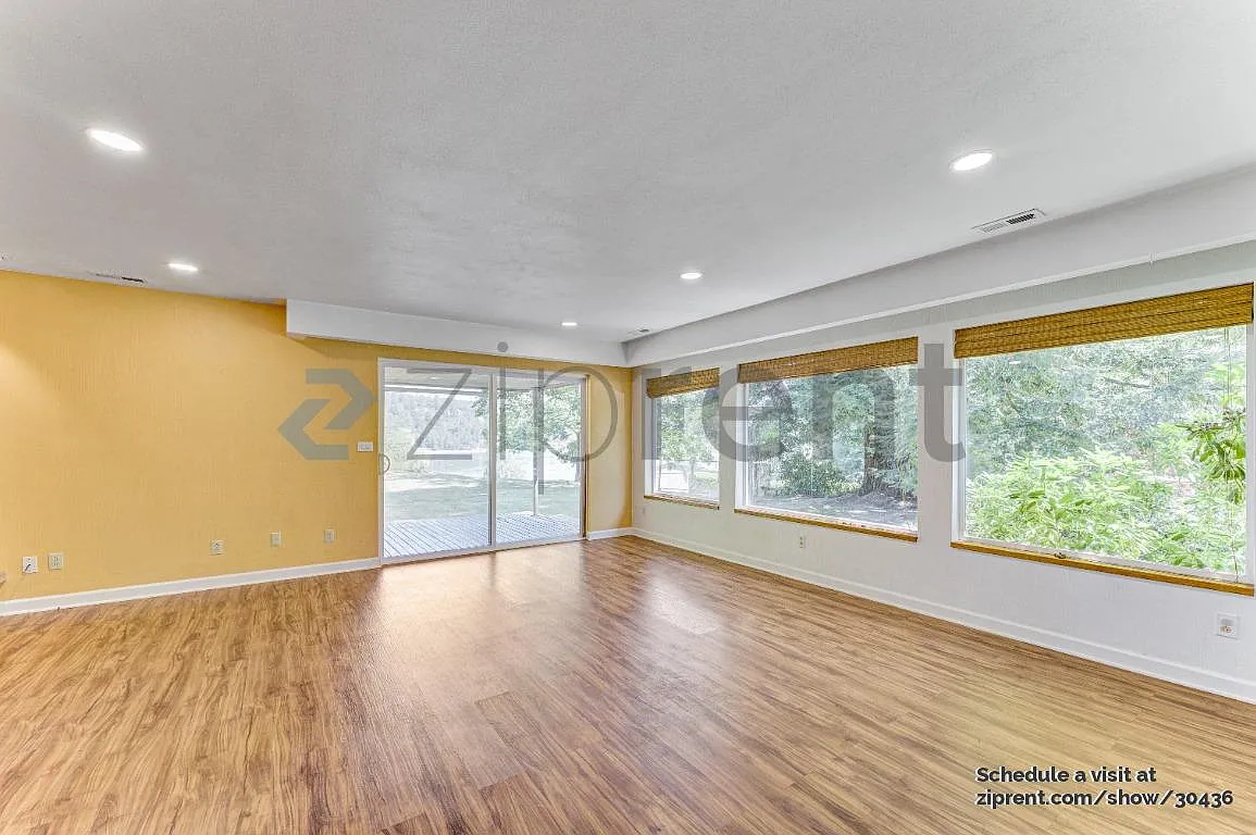 3 bed, 2.5 bath, 2616 sqft, $2,800 — Photo 4