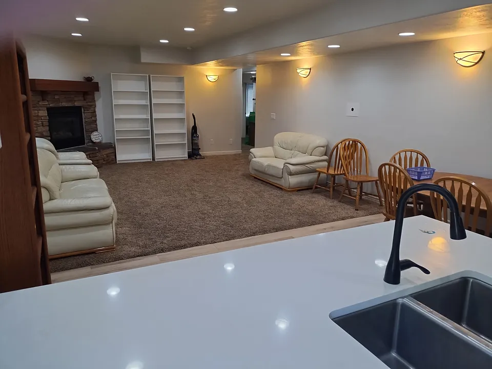 4240 W Mesquite Way