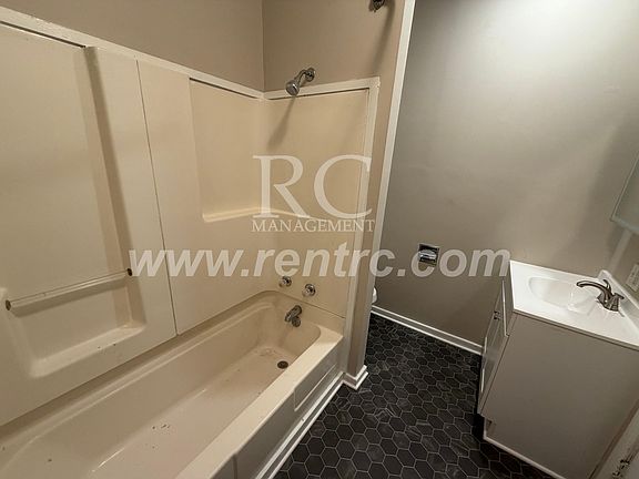 4th image of 604B N Main St