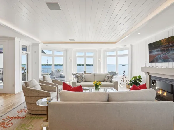 630 Indian Mound St #2A, Wayzata, MN 55391