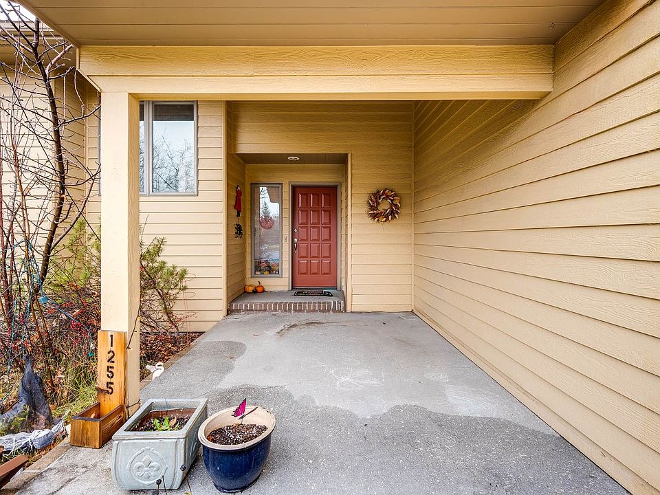 1st image of 1255 SE Sunnymead Way