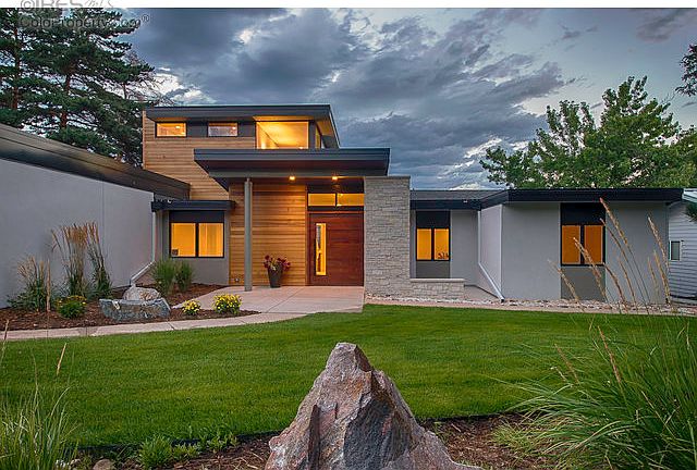3,967 Sq Ft w/ 5Bd/5.5Ba