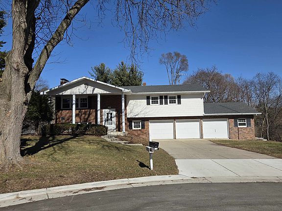 2nd image of 3221 Dover Ct