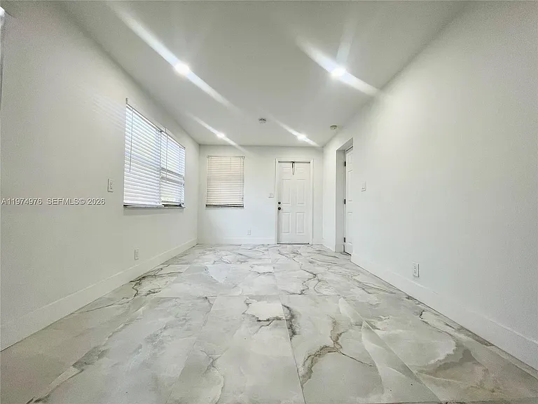 1649 NE 8th Ave — Photo 13