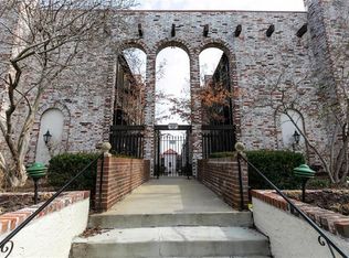 5013 Walnut St APT B, Kansas City, MO 64112