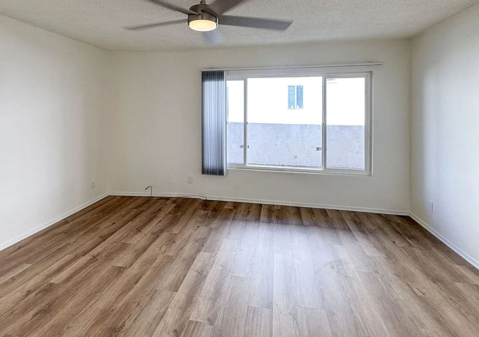 Prime West LA Neighborhood Downstairs Studio — Photo 3