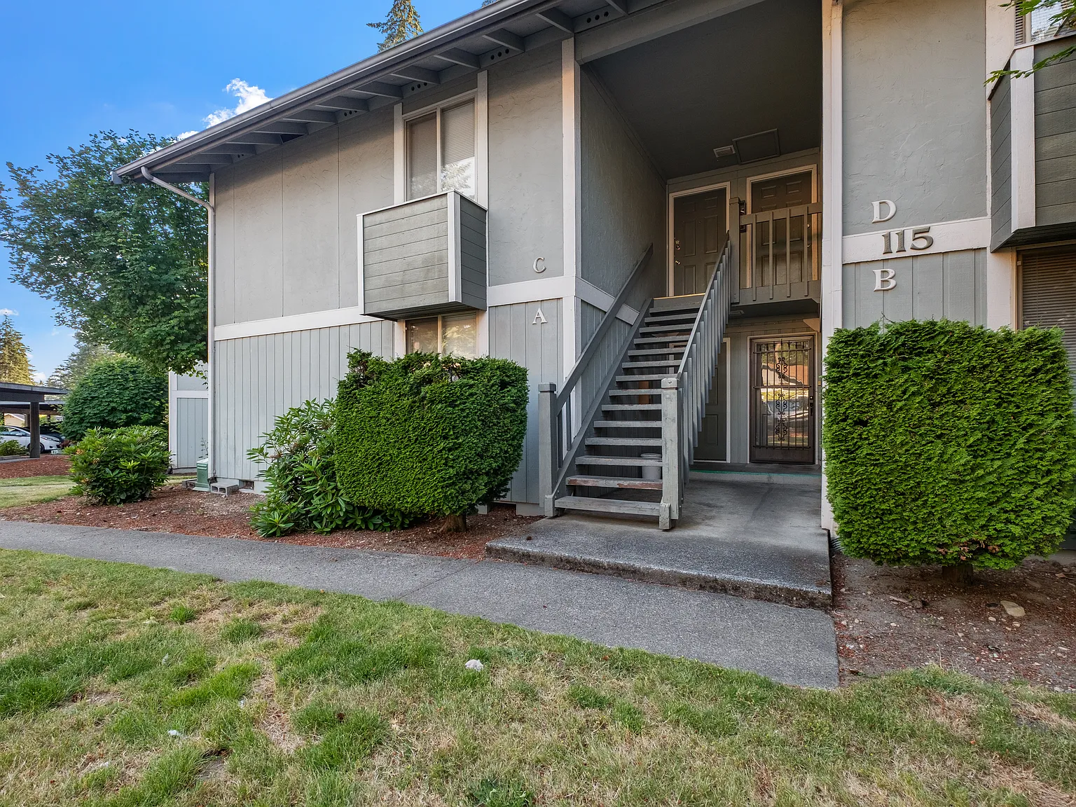 2 bed, 891 sqft, $1,900 — Photo 2