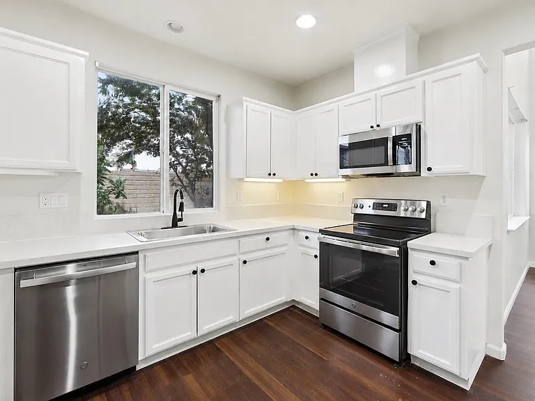 2919 Kennsington Ln — Photo 3
