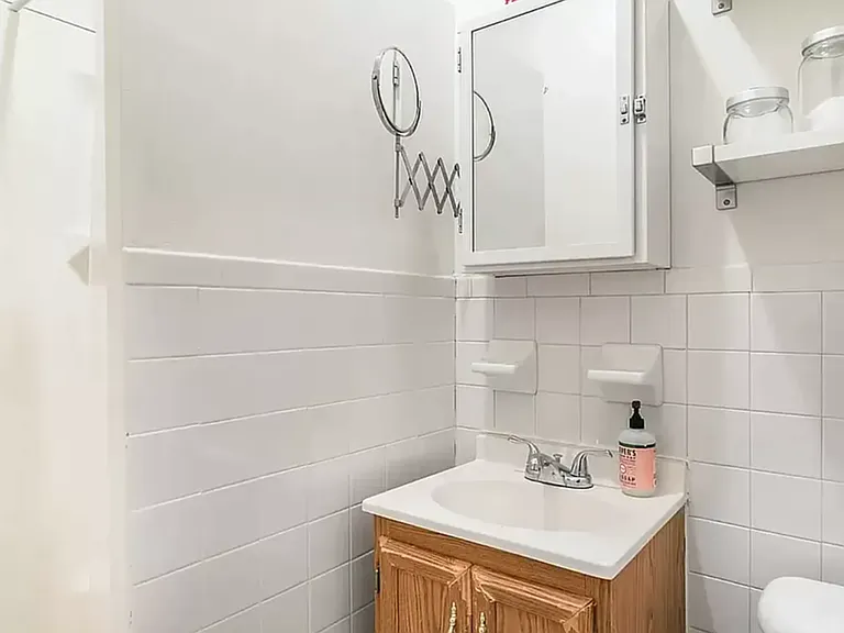 19 Carroll St #2F — Photo 4