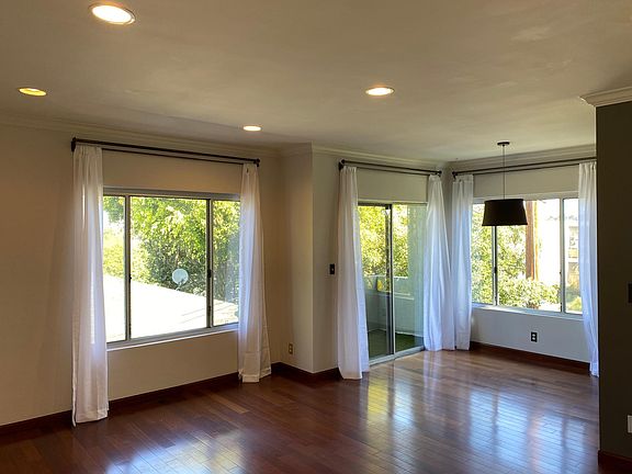 2nd image of 1950 Cloverfield Blvd Unit 9