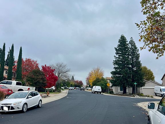 2nd image of 2306 Holly Dr