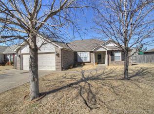 11704 S Gum Ave, Jenks, OK 74037