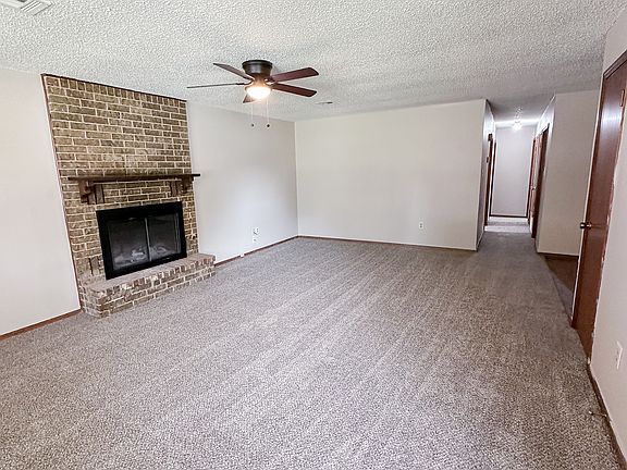 4th image of 611 SE Mieling Dr