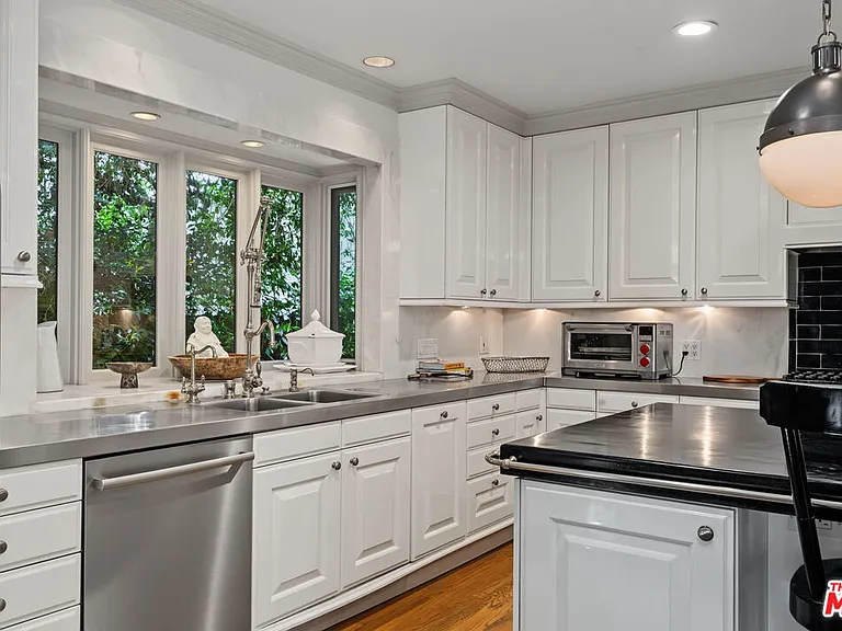 575 N Beverly Glen Blvd — Photo 16