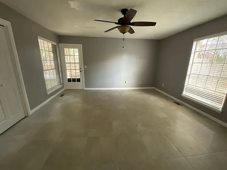 1421 Pheasant Run Ct — Photo 16
