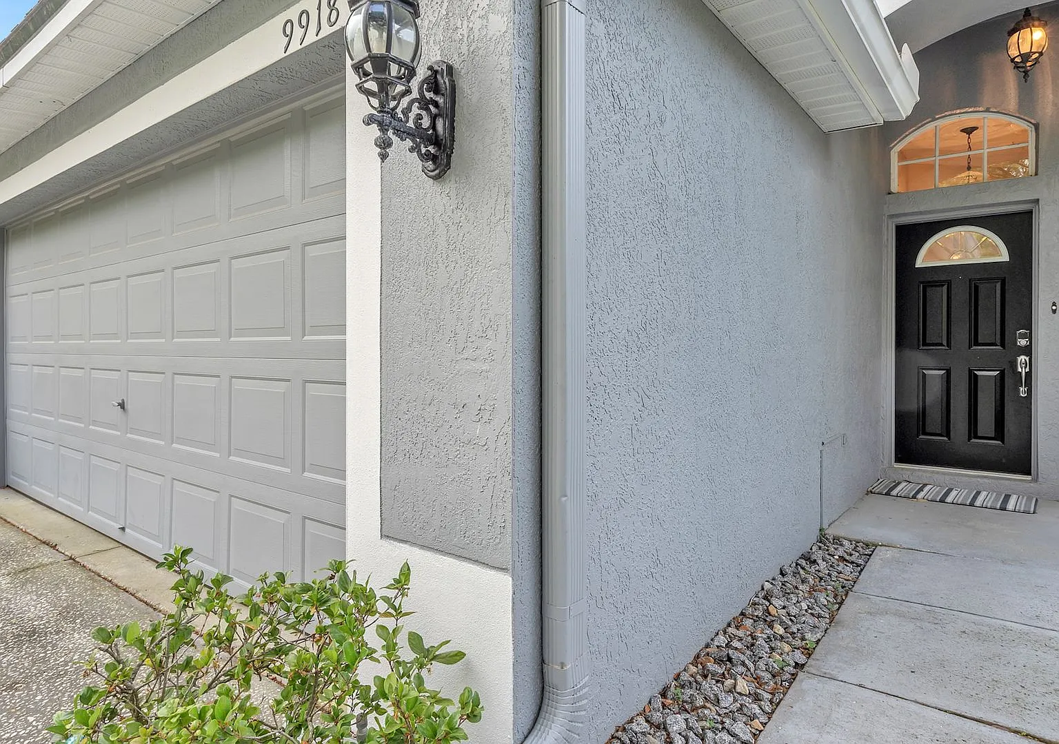 Elegant 3BD/2BA Pool Home, In Beautiful Community and Walkable Amenities — Photo 2