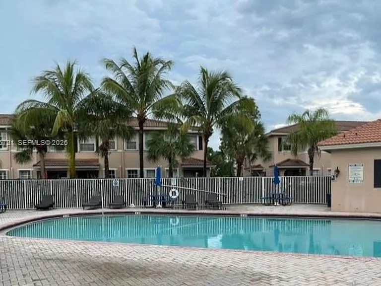 211 Las Brisas Cir #211 — Photo 14