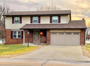 302 Park Charles Blvd N, Saint Peters, MO 63376