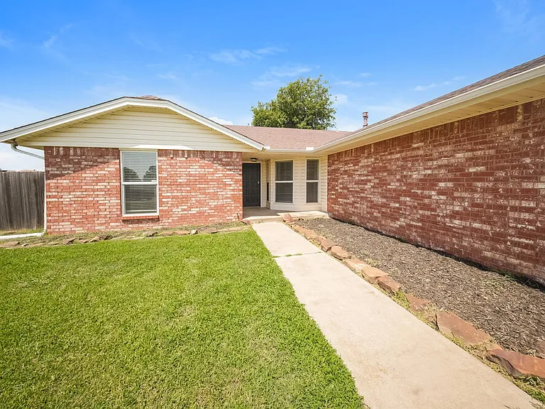 12913 S Drexel Ave — Photo 3