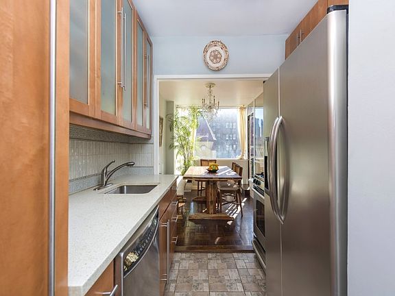 5th image of 333 E 69th St APT 8G