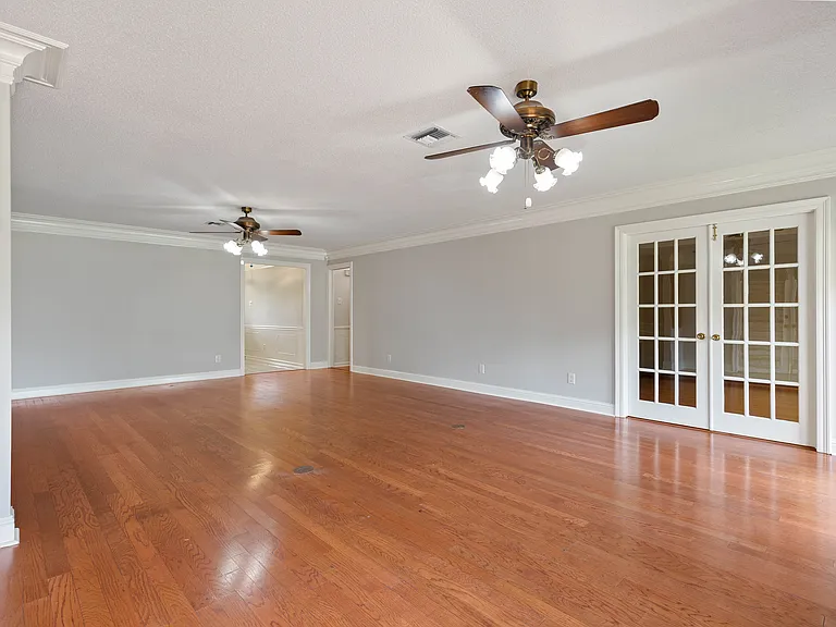 504 Alonda Dr — Photo 8
