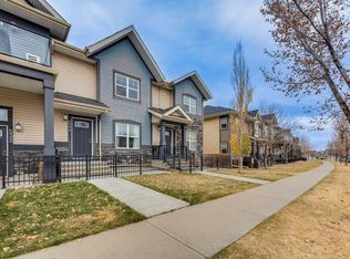 534 McKenzie Towne Dr SE, Calgary, AB T2Z3P5