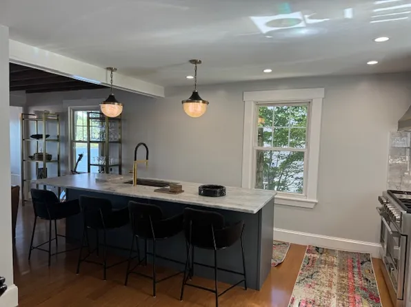 39 Sunset Rd, Falmouth, ME 04105