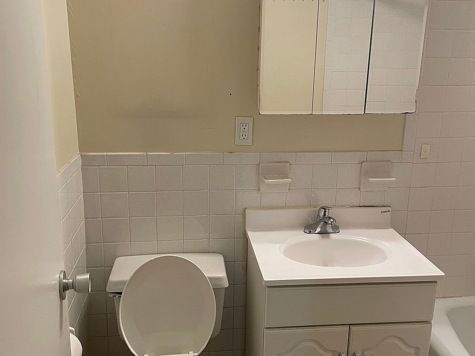 1st image of 1025 Hancock St #110