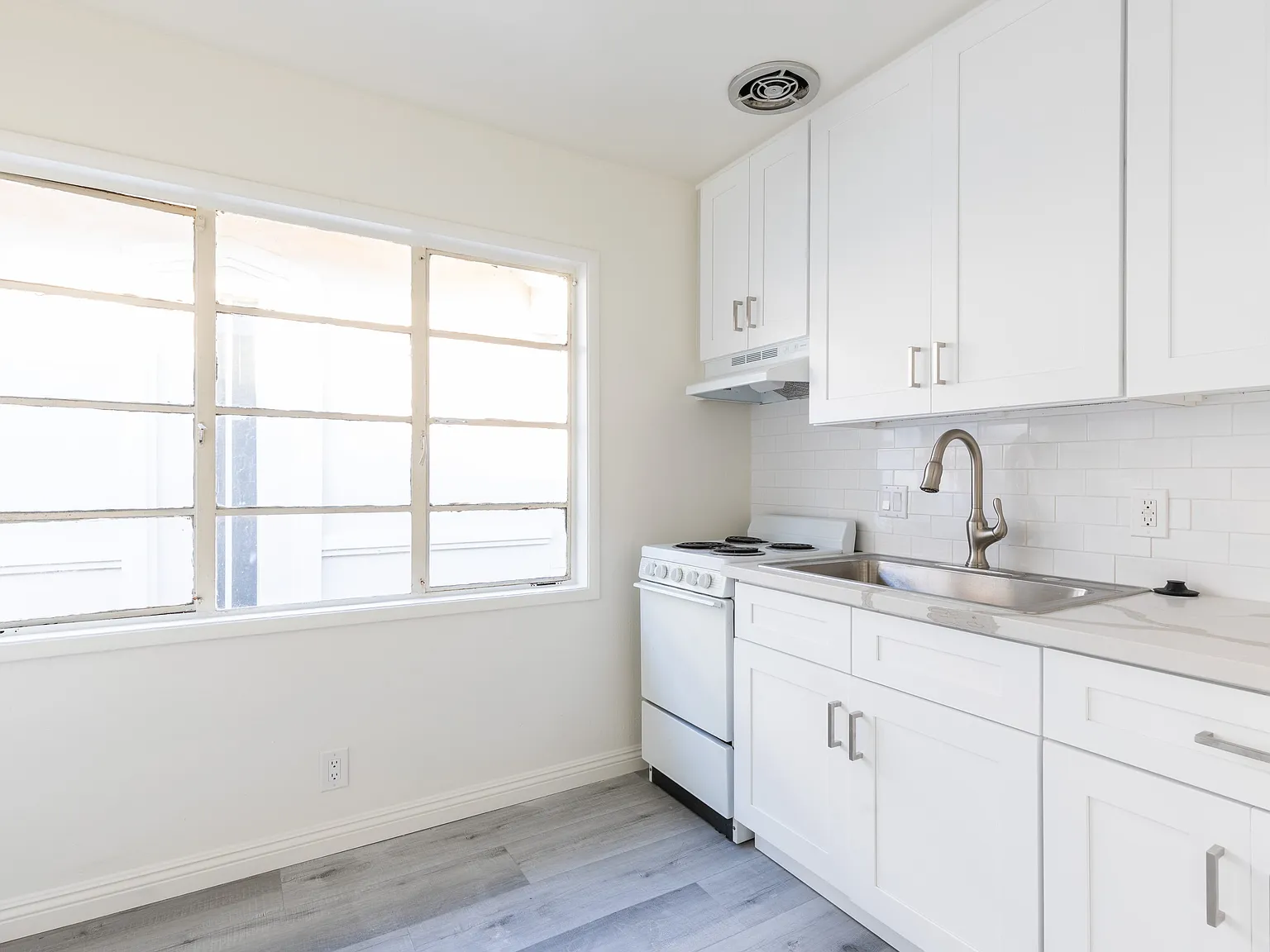 4561 N Figueroa St — Photo 1