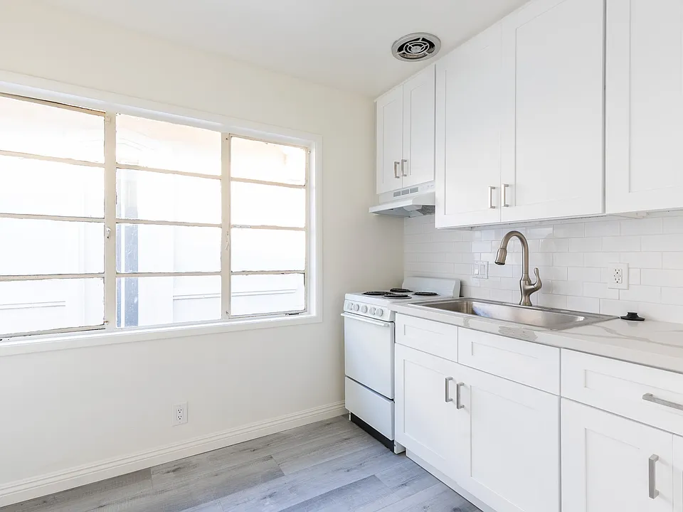 4561 N Figueroa St #5