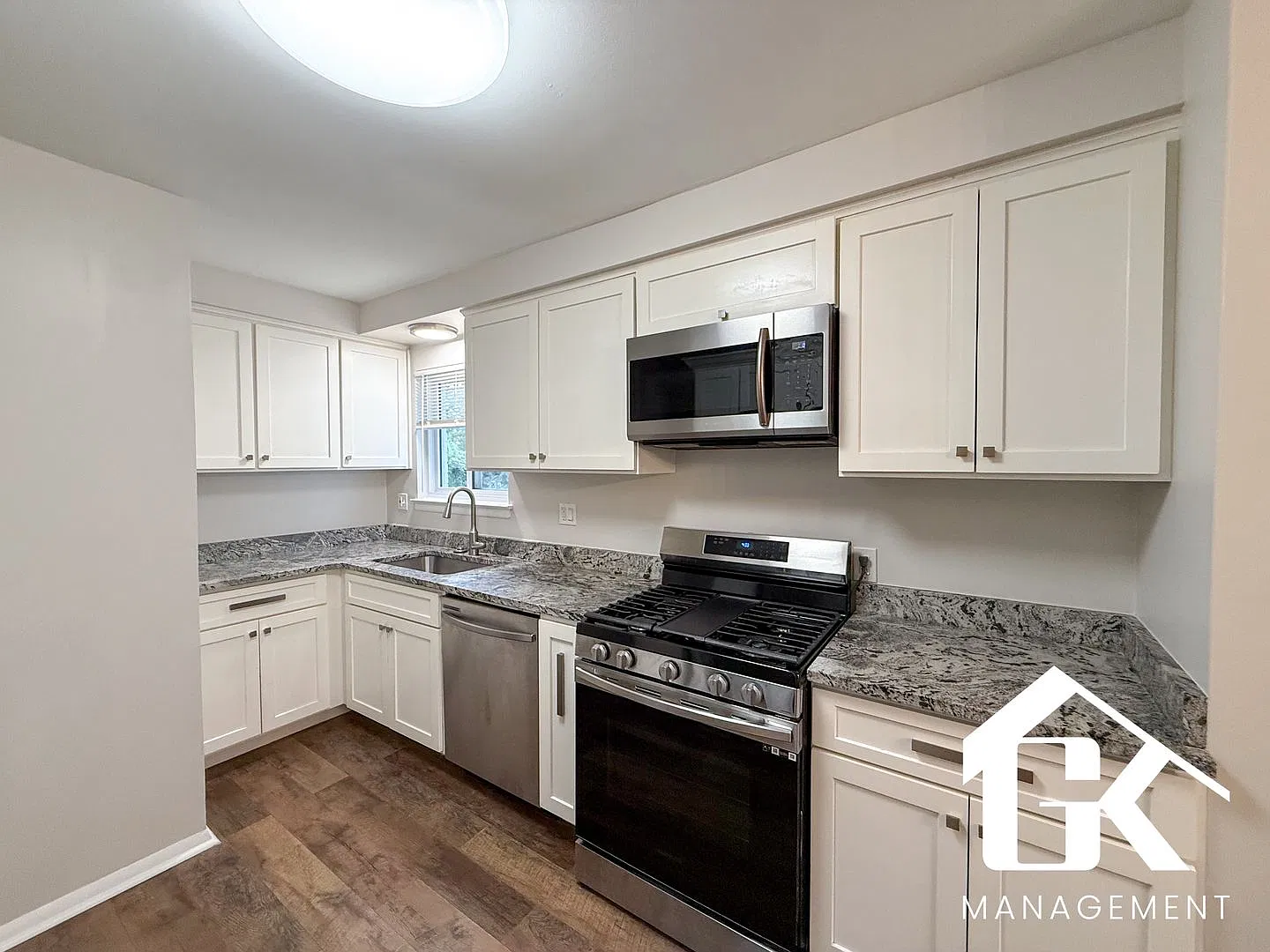 Fully Updated 3 Bed Home W New Appliances In Oak Park! — Photo 3