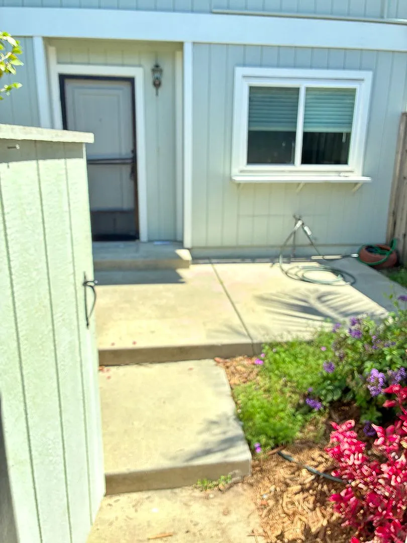 Goleta Townhouse Available Now! — Photo 3