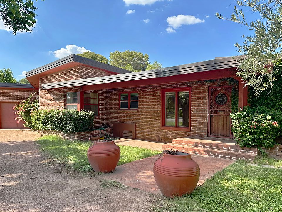 Stunning Midcentury Modern street elevation