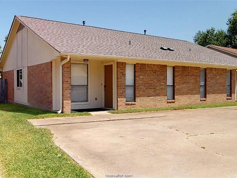 1411 Gramma Ct — Photo 1