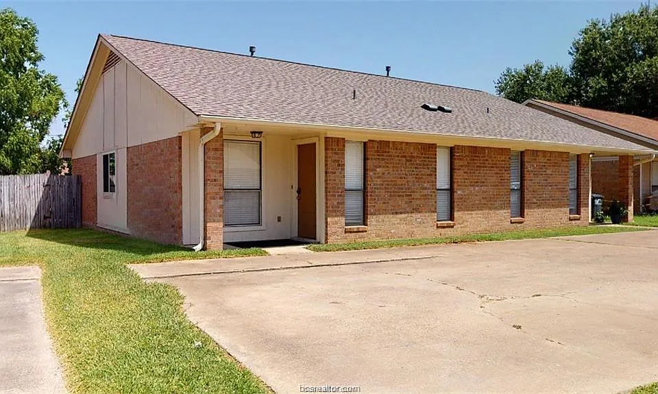 1411 Gramma Ct