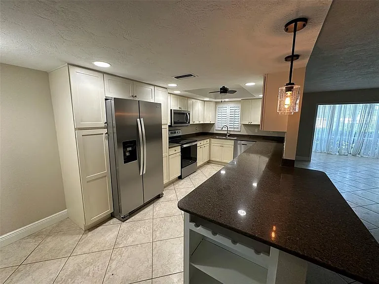 1641 Southwood St #1641 — Photo 7
