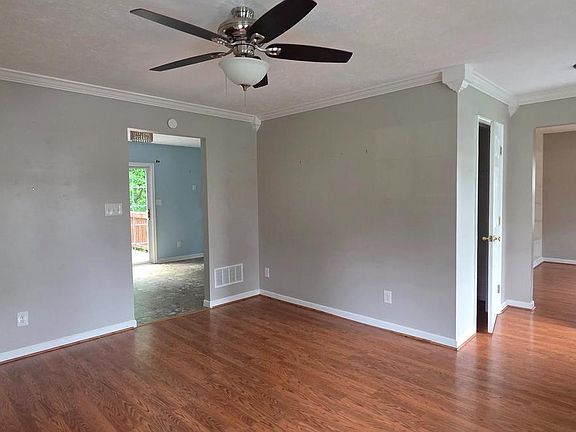 5th image of 983 Meadow Ct