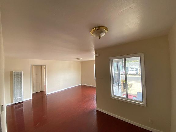 3rd image of 2770 Greenwood Dr