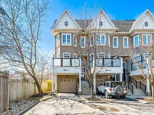 117 Nelson St #1, Oakville, ON L6L 3J1