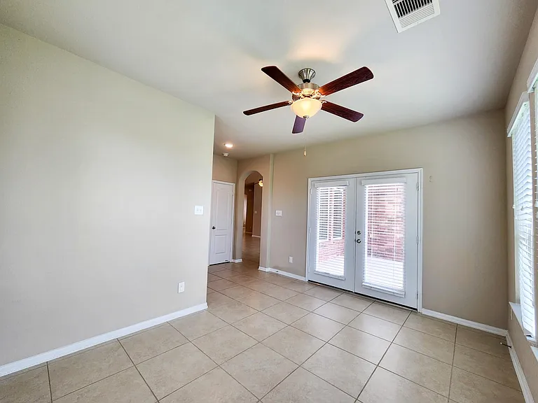 911 Daffodil View Ct — Photo 34