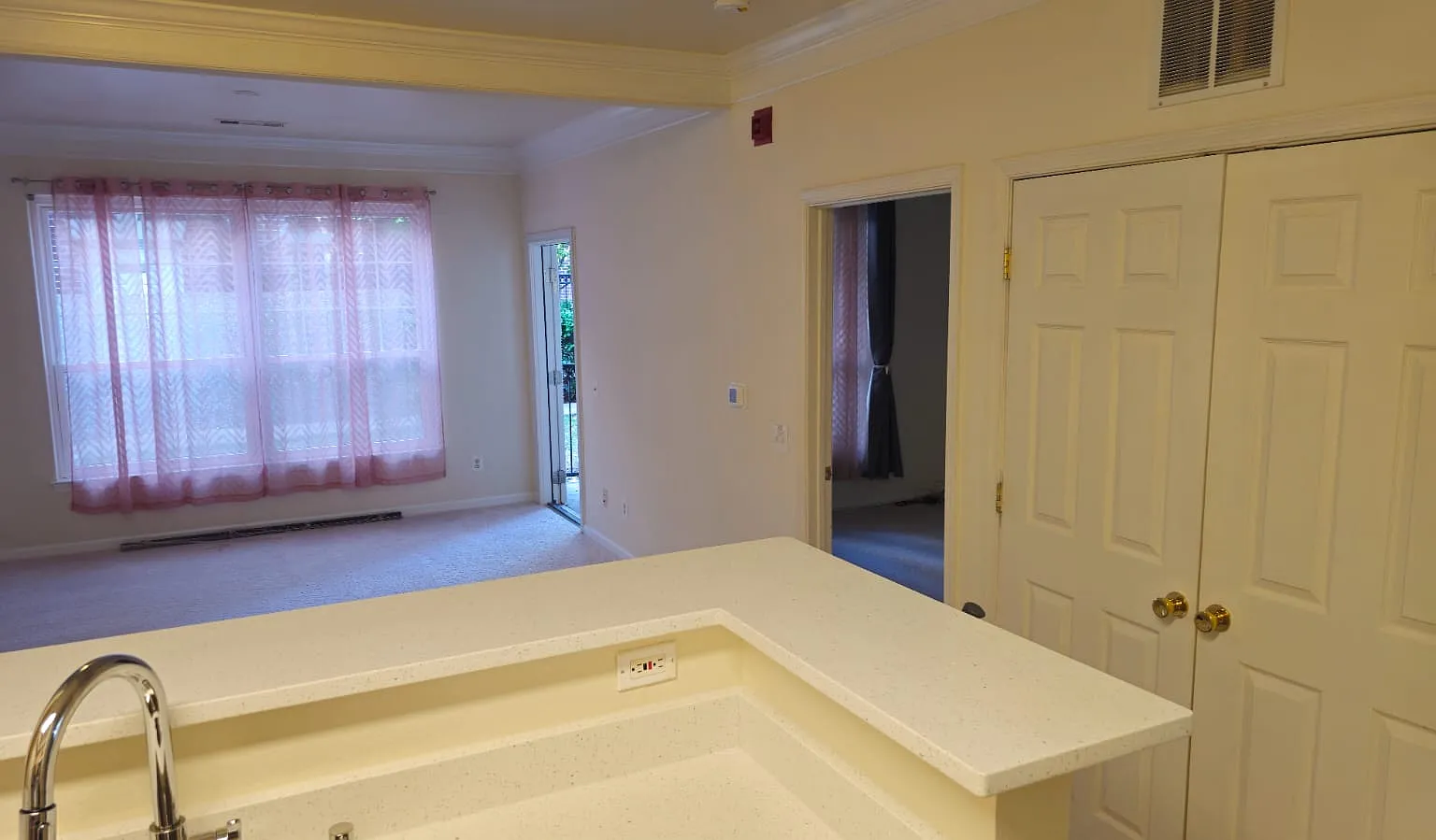 1 bed, 630 sqft, $1,900 — Photo 3