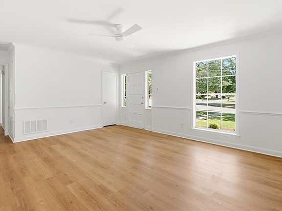 5th image of 3250 Maudelayne Dr E