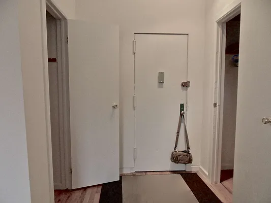 Rented by Albert Attias, LREB | media 5