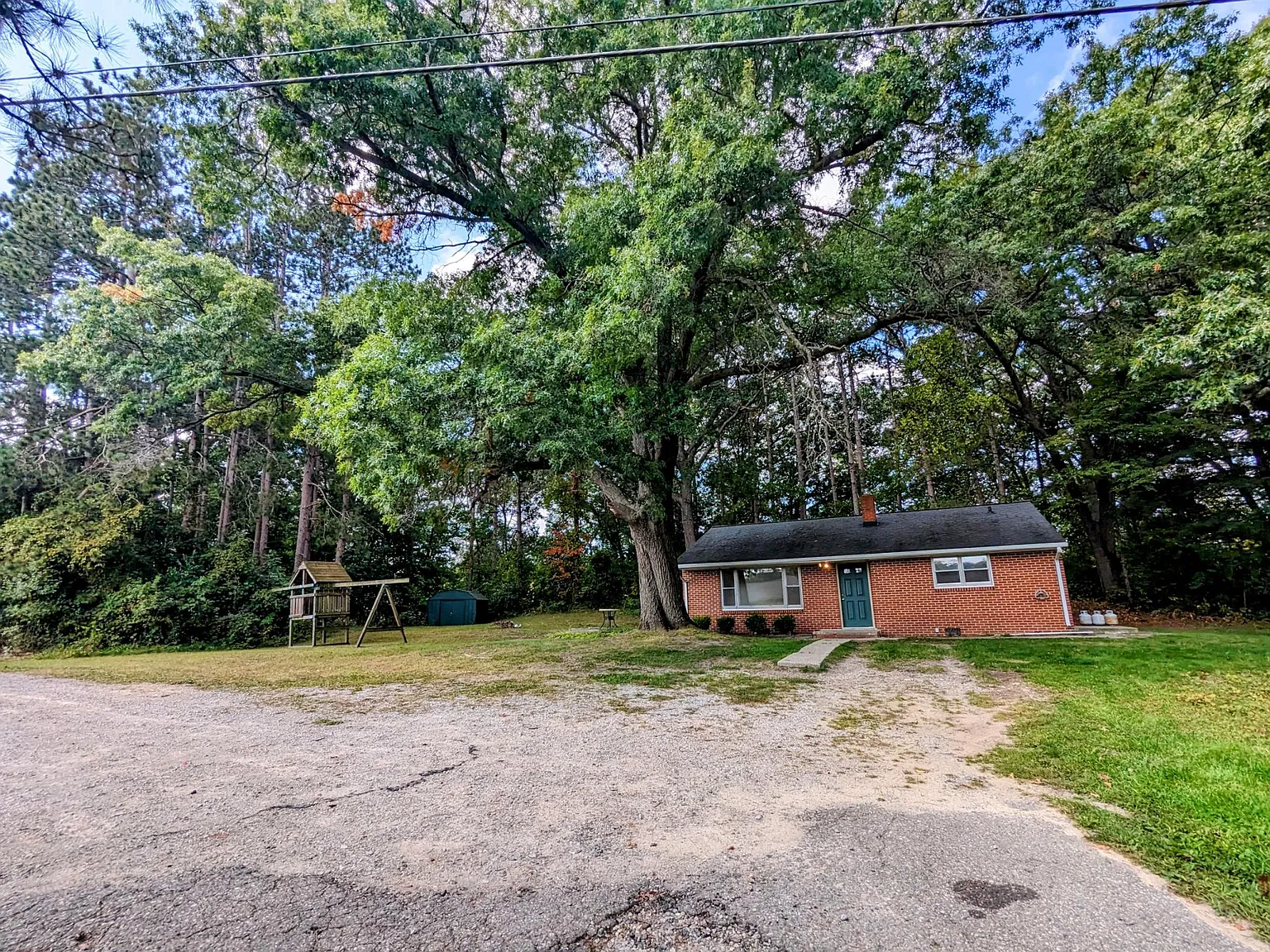 2 bed, 1.5 bath, 1200 sqft, $2,400 — Photo 2